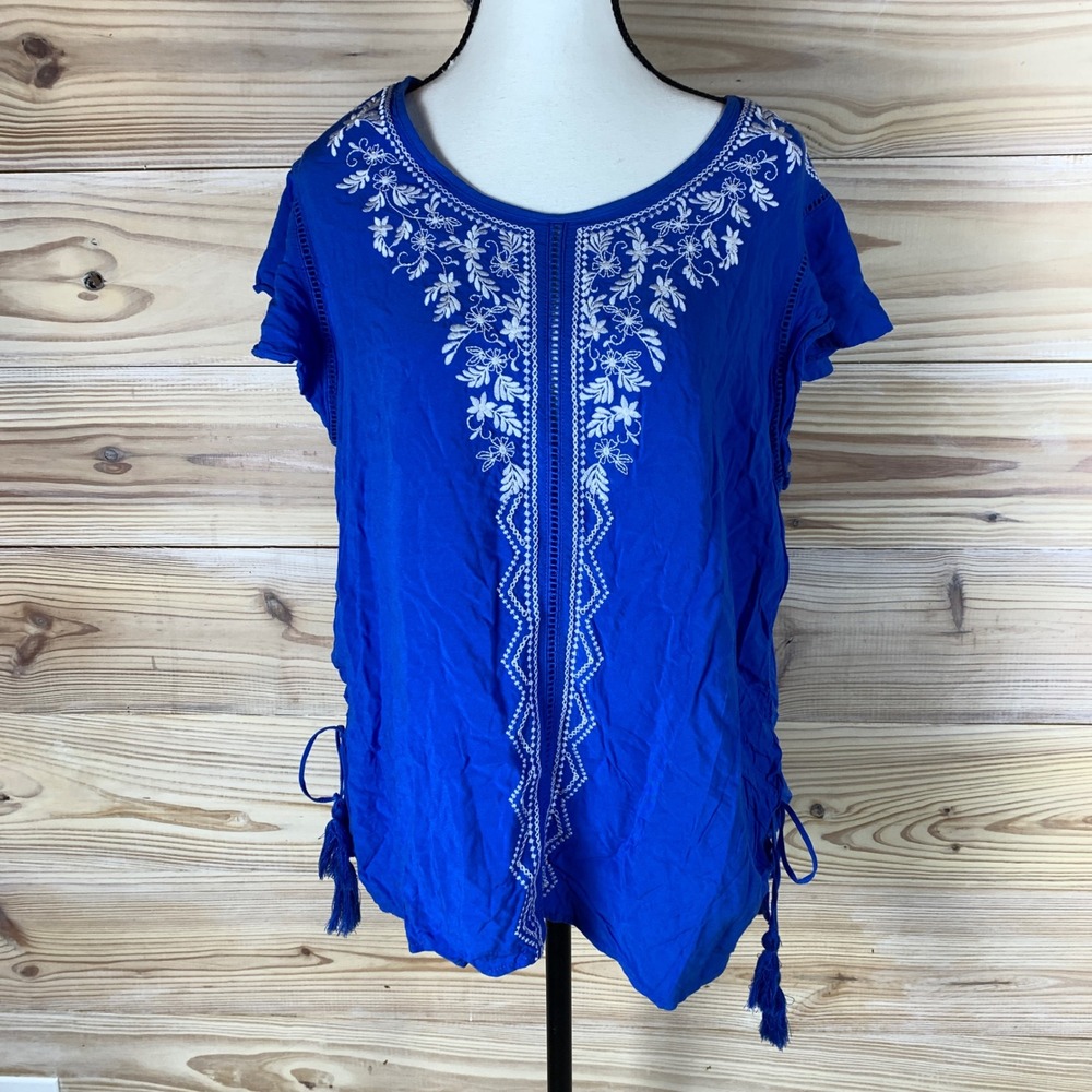 Madeline & Monroe Blouse Women Medium Blue Boho White Embroidery Tassel Top‎